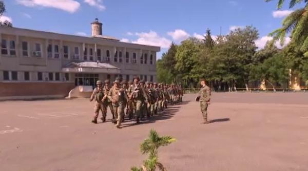 Tot mai mulți români întorși din străinătate se înscriu în armată ca rezerviști voluntari: „Dacă va fi cazul voi pune mâna pe armă”