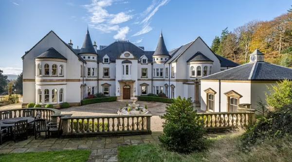 Un conac cu opt dormitoare construit pe locul fostei case a Prințesei Diana - cea mai scumpă proprietate de vânzare din Scoția: 7,5 milioane de lire sterline