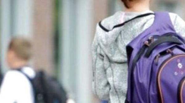 Elevă româncă de 14 ani, abandonată în aeroport, în Portugalia, de profesoarele cu care venise la un concurs