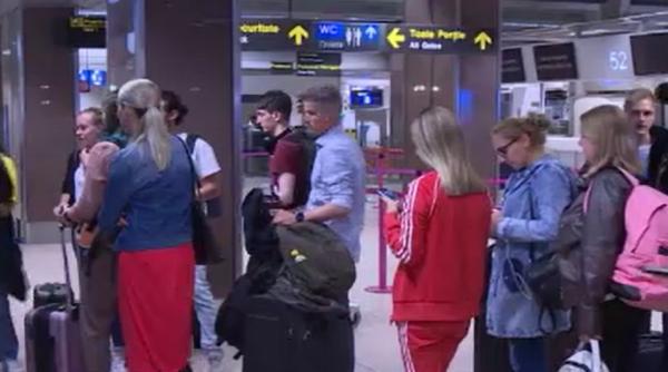 Haos pe Otopeni, după ce câteva zboruri au fost anulate. Unii români au așteptat și 24 de ore: „Nu au avioane, le-au oprit în Italia”