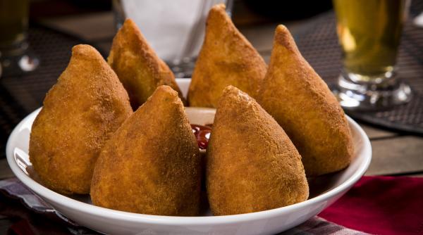 Încearcă altfel de pârjoale, de care mănâncă doar Regii! Coxinha de frango, un aperitiv brazilian de care puțini români știu. Păcat!