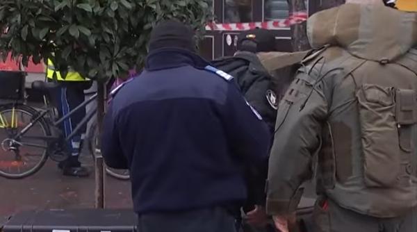 Amenințare cu bombă într-o piață din România: Zeci de oameni au fost evacuați