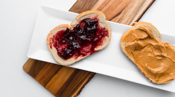 Știai cât de benefic este untul de arahide pentru corpul tău? Alimentul preferat al americanilor pe care toți românii ar trebui să-l consume mai des