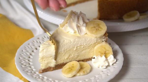 Cheesecake cu banane fără coacere. Desertul perfect pentru zilele călduroase de vară