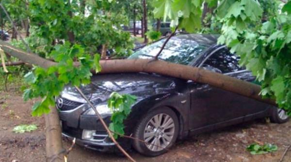 România va fi lovită sever de fenomene extreme în această seară. Ministrul Barna: "Va fi vârful episodului de vreme rea" 