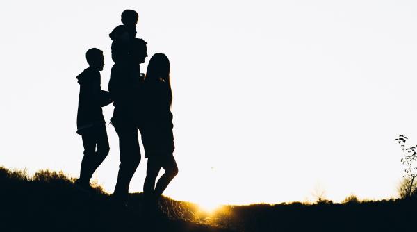 Italia. Părinți români, acuzați că și-au terorizat copilul după ce le-a spus despre orientarea sa: Adolescentul a trăit doi ani de coșmar 