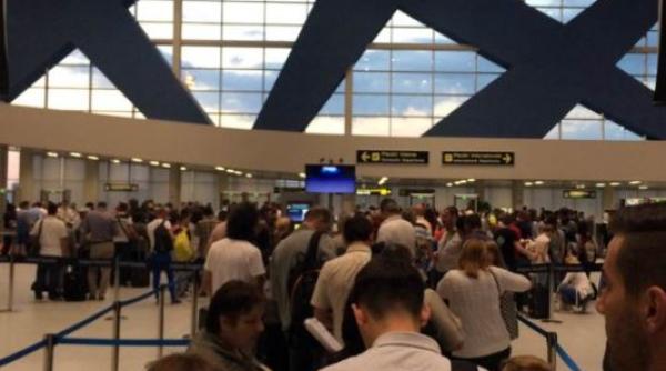 Aeroportul Otopeni, loc fruntaș în topul celor mai proaste aerogări din lume: „Nu e normal, și nici igienic să ne plimbam desculți“