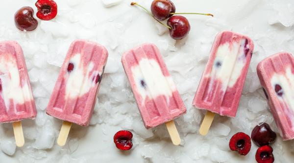 Înghețată de casă pentru copii. Șase rețete gustoase pe care să le pregătești micuțului tău pentru a-l răsfăța cu un desert sănătos