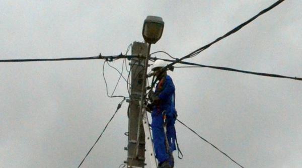 Aproximativ o mie de gospodării, din trei localităţi din Harghita, fără energie, din cauza vântului puternic 