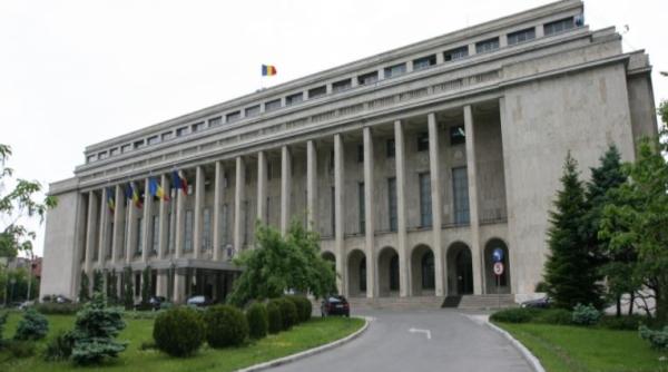Palatul Victoria, iluminat special, în această seară, pentru a marca Ziua Naţională a Supravieţuitor de Cancer