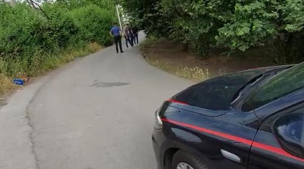 Descoperire macabră pe un câmp de lângă Napoli: Cadavrul unui român de 55 de ani, abandonat într-un sac de plastic