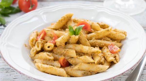 Paste reci cu roșii cherry și busuioc - cel mai simplu mod de a face paste. Un deliciu gata în doar 10 minute!