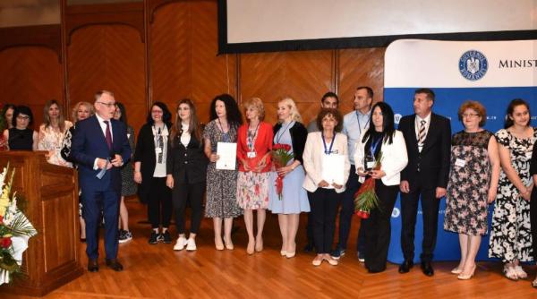 Unitățile de învățământ, câștigătoare ale competiției naționale Școală Europeană, premiate de Cîmpeanu 