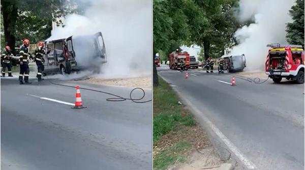 Panică pentru mai mulți români care se întorceau din străinătate. Microbuzul a luat foc: Pasagerii abia au reuşit să îşi ia bagajele