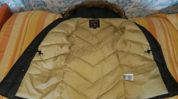 Italia. Mai mulți români, într-o rețea de marfă contrafăcută: „Vindeau pe Facebook jachete false Woolrich, Nike și Adidas”