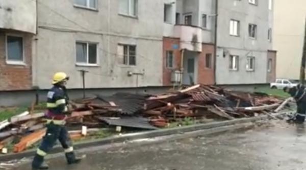 ISU a trimis mesaje RO-Alert: Cod portocaliu de furtună în Bucureşti şi Cod galben de inundaţii în mai multe judeţe 