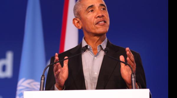 Barack Obama a fost întâmpinat cu o serenadă improvizată de un cor de femei pe balconul din Danemarca. "Complet neașteptat și uimitor!"