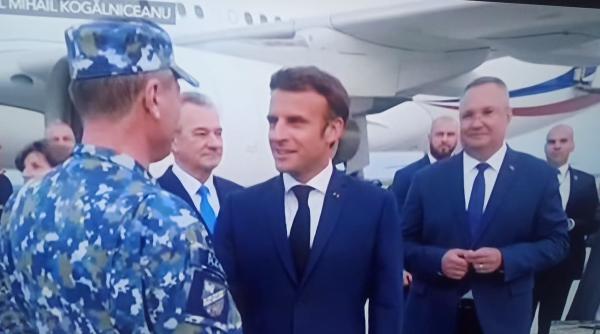 Emmanuel Macron a ajuns în România. Primele imagini
