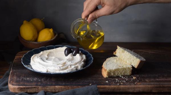 Taramosalata – salata de care nu te mai saturi. Cremoasă, fină și absolut delicioasă, un preparat grecesc de milioane!