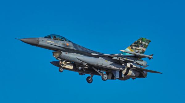 Armata română se întărește: Guvernul aprobă achiziționarea a 32 de avioane F16