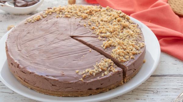 Cheesecake cu Nutella, varianta fără coacere. E desertul perfect de vară
