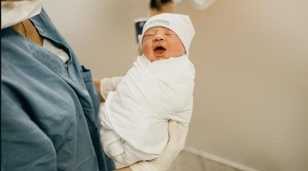 O femeie a născut la 58 de ani; o premieră în Italia. Medic: "Un eveniment unic"