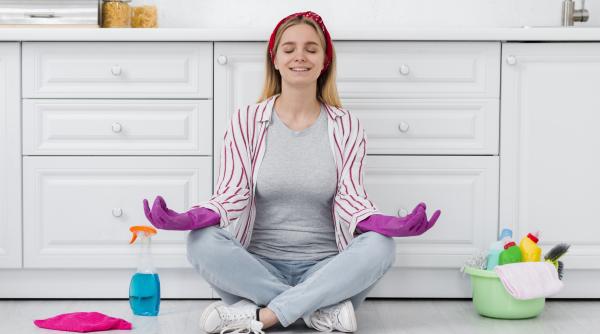 Trucul „Fly Lady” de a-ți curăța casa în 15 minute. Nu te mai chinui ore întregi și aplică această tehnică de la specialiști