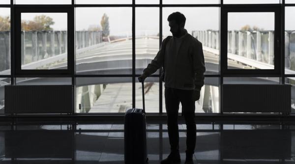 Un român care se îndrepta spre Anglia, amendat cu 50.000 euro pe aeroportul din Italia. Ce ascundea în bagaje - FOTO