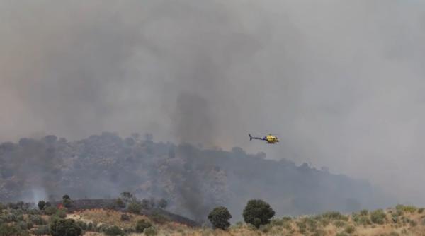 Pompierii se luptă cu incendiile din Spania: 11 sate au fost evacuate din cauza temperaturilor caniculare în Europa