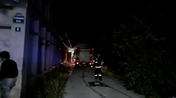 Un depozit de hârtie igienică de lângă București a luat foc. Incendiul este destul de mare