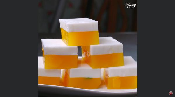 Jeleu de mango și nucă de cocos. Un desert exotic și răcoros, perfect pentru vară