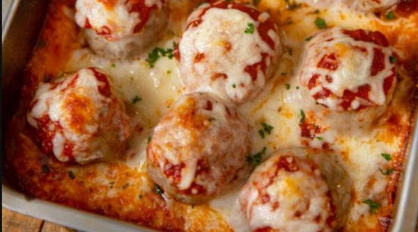 Ai nevoie doar de cartofi, roșii și carne tocată pentru o masă delicioasă și extrem de sățioasă