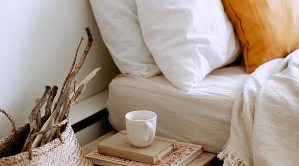 Curăță salteaua patului cu câteva produse din cămară: vei avea un somn profund și liniștit