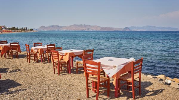 Grecia. Turiști români, revoltați după ce au fost păcăliți în câteva taverne: Se numeşte „LA ŢEAPĂ!”