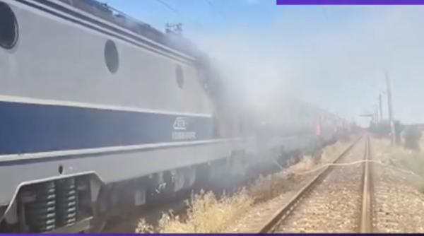 Incendiu pe calea ferată în Videle: Locomotiva unui tren a luat foc. 250 de călători, evacuați