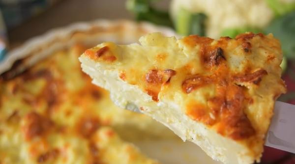 Plăcintă cu brânză, conopidă și ouă. O poți mânca la orice oră. Trebuie s-o încerci neapărat!