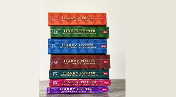 Prima ediție a cărții Harry Potter semnată de J. K. Rowling s-a vândut cu 220.800 de lire sterline