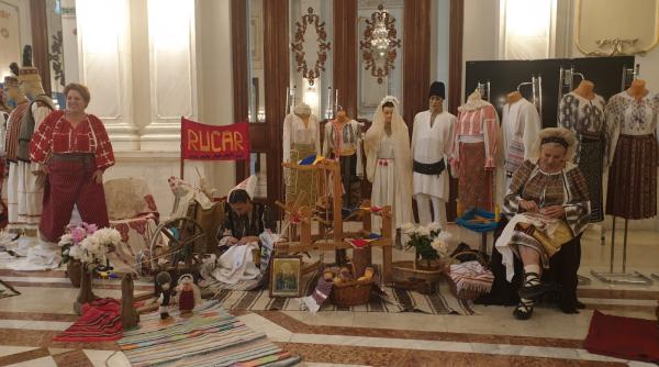 Ziua internațională a iei, sărbătorită la Paris: paradă românească și degustare de mâncare tradițională 