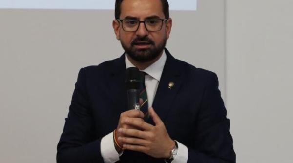 Ministrul Adrian Chesnoiu, urmărit de DNA: ar fi aranjat angajarea candidaților preferați. Unul dintre ei nu a luat concursul, chiar dacă i s-au dat subiectele de dinainte