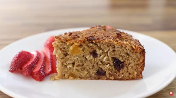 Tort din fulgi de ovăz. Rețetă ușoară și sănătoasă pentru un desert care îți păstrează silueta