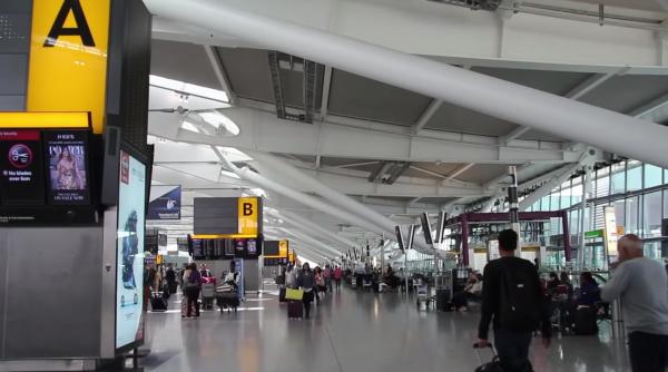 Sute de români abandonați de o companie aeriană în aeroportul din Basel: "Sunt norocos dacă ajung peste 5 zile acasă"