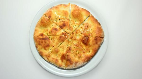 Focaccia moale și gustoasă. Nici nu va trebui să porniți cuptorul 