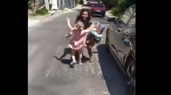 Moment emoționant: O fetiță își revede mama, soldat în Armata Ucrainei, întoarsă din război - VIDEO