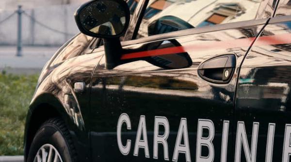 Italia. Prostituată româncă de 20 de ani, arestată pentru șantaj și amenințări cu moartea la adresa unui client