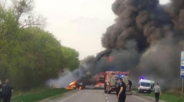 Autobuz cu 10 români la bord, incendiat la Bihor