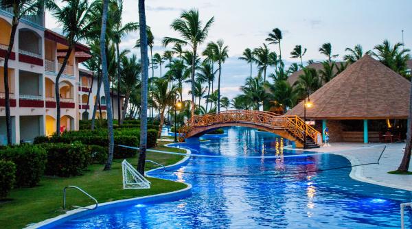 Cu zeci de milioane furate din fondul de pensii, angajaţii unei bănci din România şi-au cumpărat ceasuri şi vacanţe de lux 