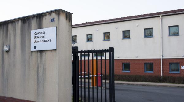 Mobilizare în Franța pentru o româncă: Mamă a 7 copii, condamnată de prefect la expulzare, fără a fi însoțită de familie