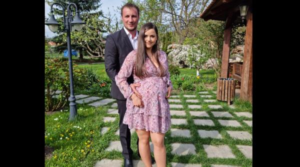 Cum ar fi arătat un grup de Facebook al mămicilor în comunism? Marian Godină: „Salut, babes! Ne-a venit în sfârșit noua Dacie 1310“