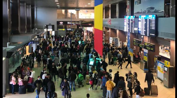 Haos și îmbulzeală pe aeroportul Otopeni, întârzieri de mii de minute și zboruri anulate: ANPC, primele măsuri anunțate