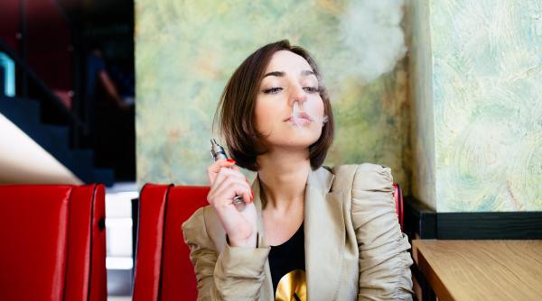 UE vrea să interzică ţigările electronice aromate